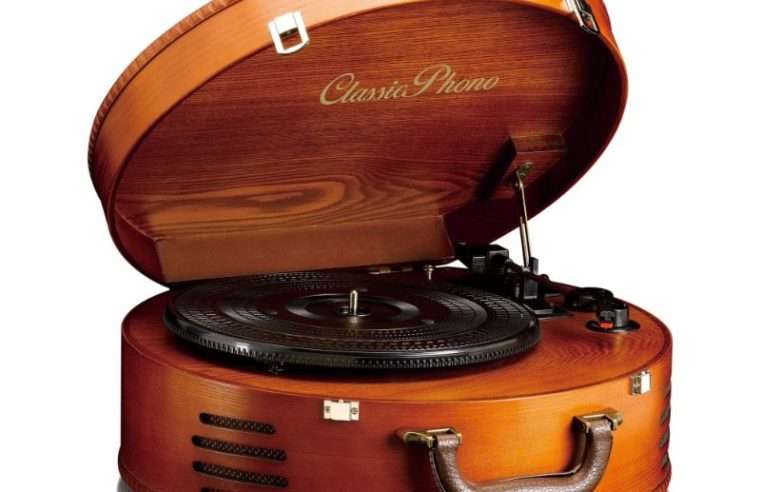 Грамофон LENCO CLASSIC PHONO TT-34: Ретро дизайн, USB – запис на плочите в дигитален формат MP3, AUX вход, RCA Output, Вградени високоговорители, Цвят: дърво