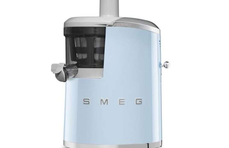 Сокоизстисквачка за плодове и зеленчуци Smeg SJF01PBEU, 150 W, Контейнер за сок 1 л, Пастелно синя