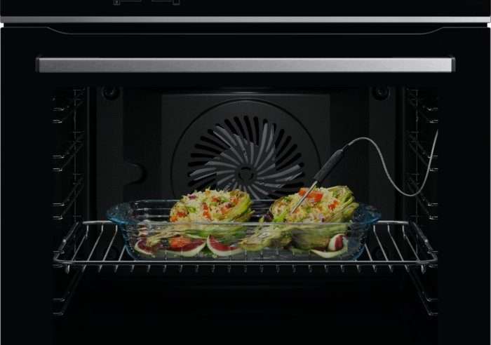 Фурна за вграждане AEG OA5PB531AB, Електрическа, SteamBake – готвене на пара, Пиролитично самопочистване, Wi-Fi свързаност, Плавно затваряне на вратата, Грил, Сензор за готвене, Телескопичен водач с 1 ниво, 71 л, Клас A+, Черно стъкло