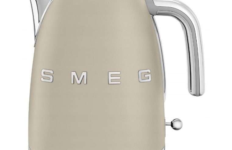 Електрическа кана Smeg KLF03MLMEU 1.7L 2400W бежова