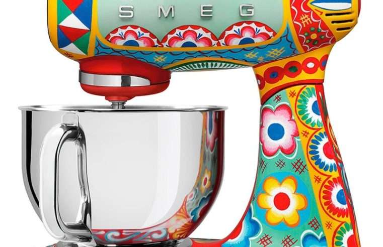 Планетарен миксер Smeg SMF03DGEU, Dolce & Gabbana, 50’s Style, 800 W, 4.8 л купа, 10 скорости, Многоцветен