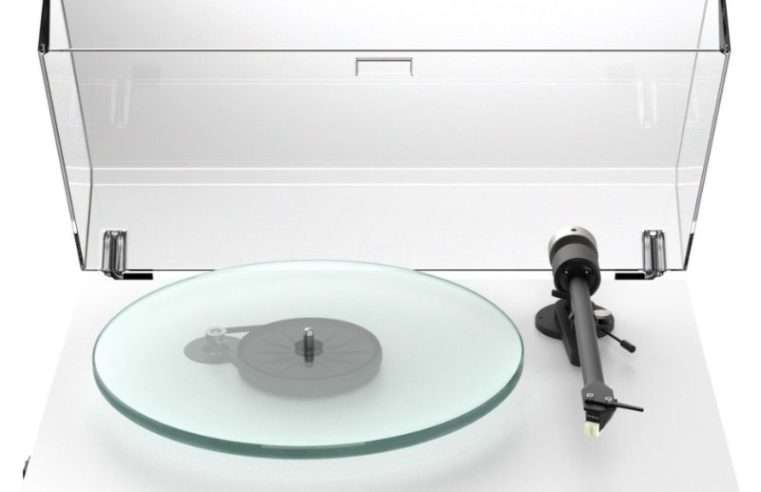 Грамофон Pro-Ject T2 Super Phono (9PT2SPSWR), 9” алуминиево рамо, доза Sumiko Rainier MM, стъклена плоча 300 мм (10 мм, 1,7 кг), вграден MM фоно предусилвател, с ремъчно задвижване, матово бял