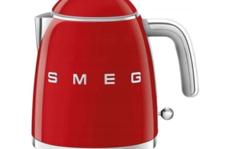 Електрическа кана Smeg KLF05RDEU 0,8L, червена, ретро дизайн