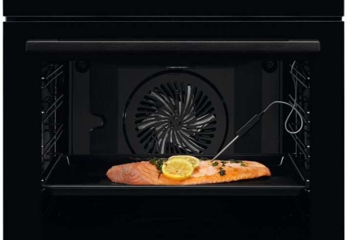 Фурна за вграждане Electrolux EOB8S39Z, Електрическа, 70 л, SteamBoost, Дигитален дисплей, Грил, Сензорно управление, Клас A++, Черен
