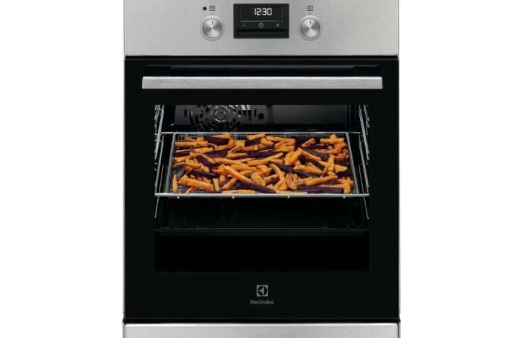 Готварска печка Electrolux LKI564266X, Електрическа, Индукционен котлон, 4 зони за готвене, Booster, SteamBake, AirFry, Каталитично самопочистване, Електронен таймер, Грил, Осветление на фурната, Клас A, Черен