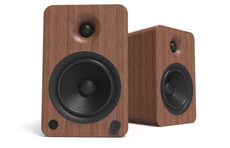 Комплект 2 активни високоговорителя Kanto YU6 Walnut, 100W RMS, Bluetooth aptX, високоговорители Kevlar