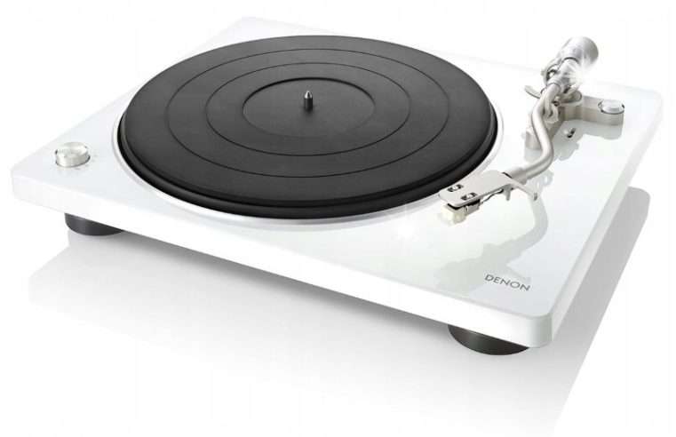 Грамофон Denon DP-400, ръчен, бял, с S-образна рамо, с подвижен капак, комплект с MM доза